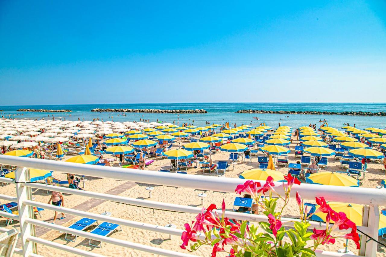 Hotel Ambasciatori Bellaria-Igea Marina Buitenkant foto