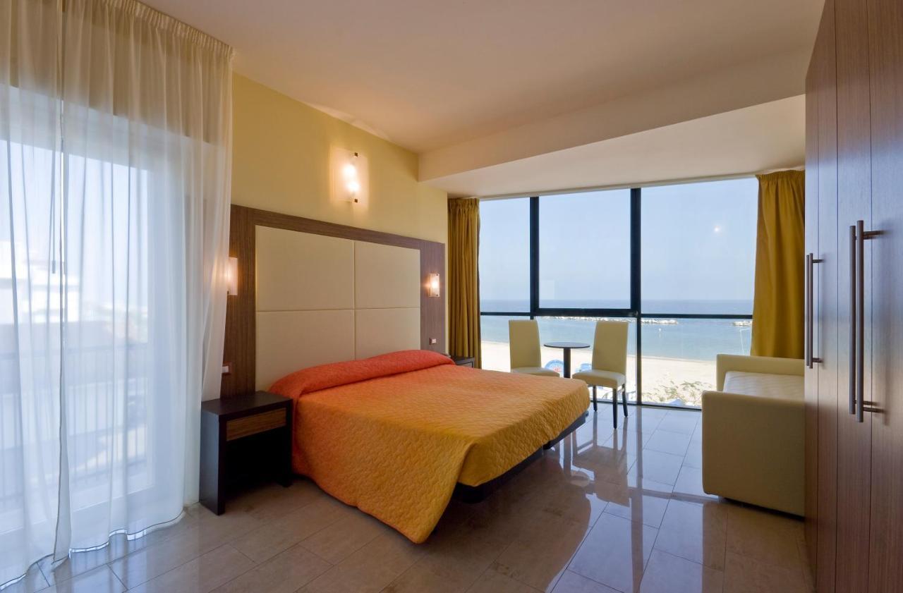 Hotel Ambasciatori Bellaria-Igea Marina Buitenkant foto