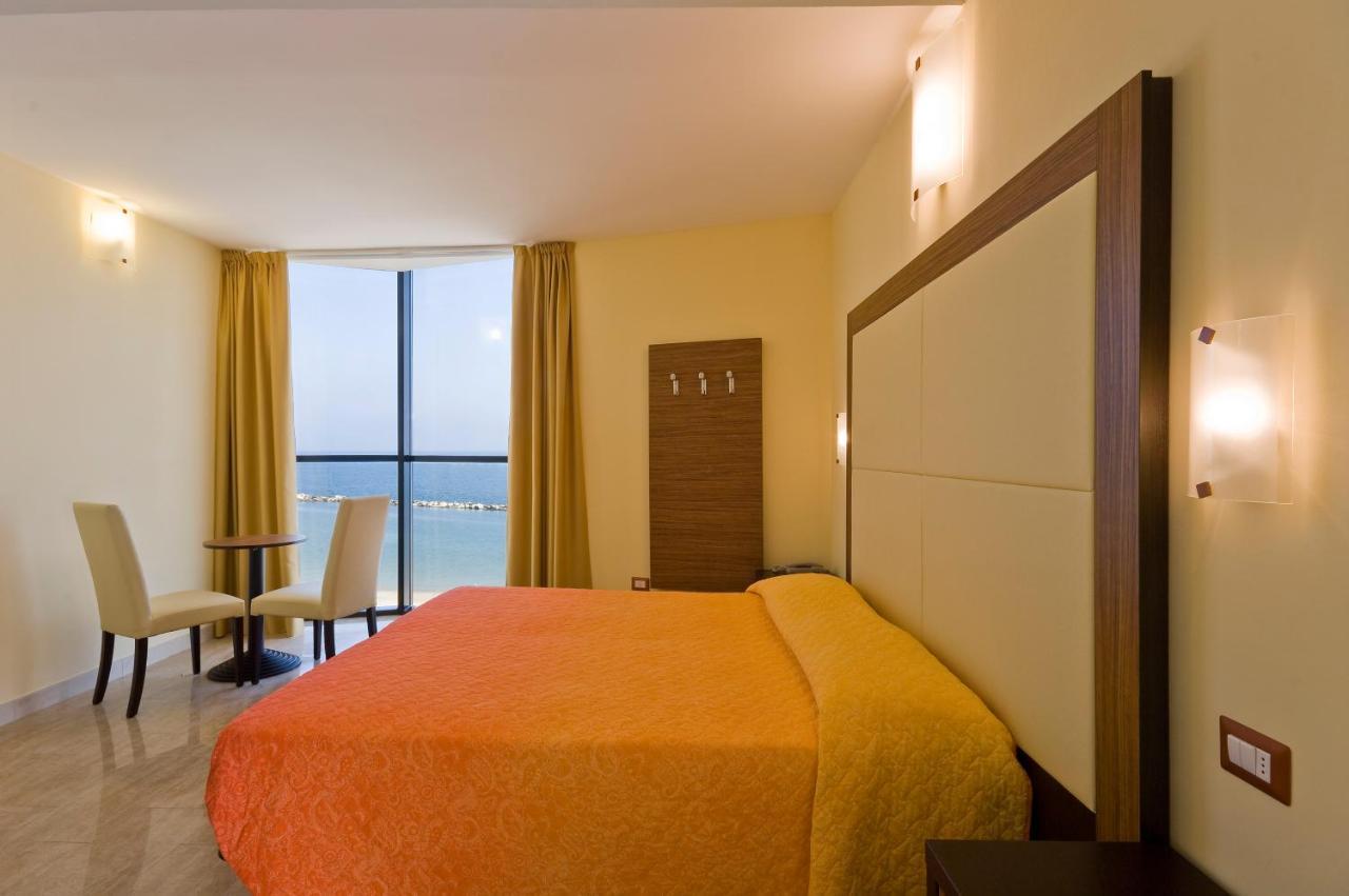 Hotel Ambasciatori Bellaria-Igea Marina Buitenkant foto