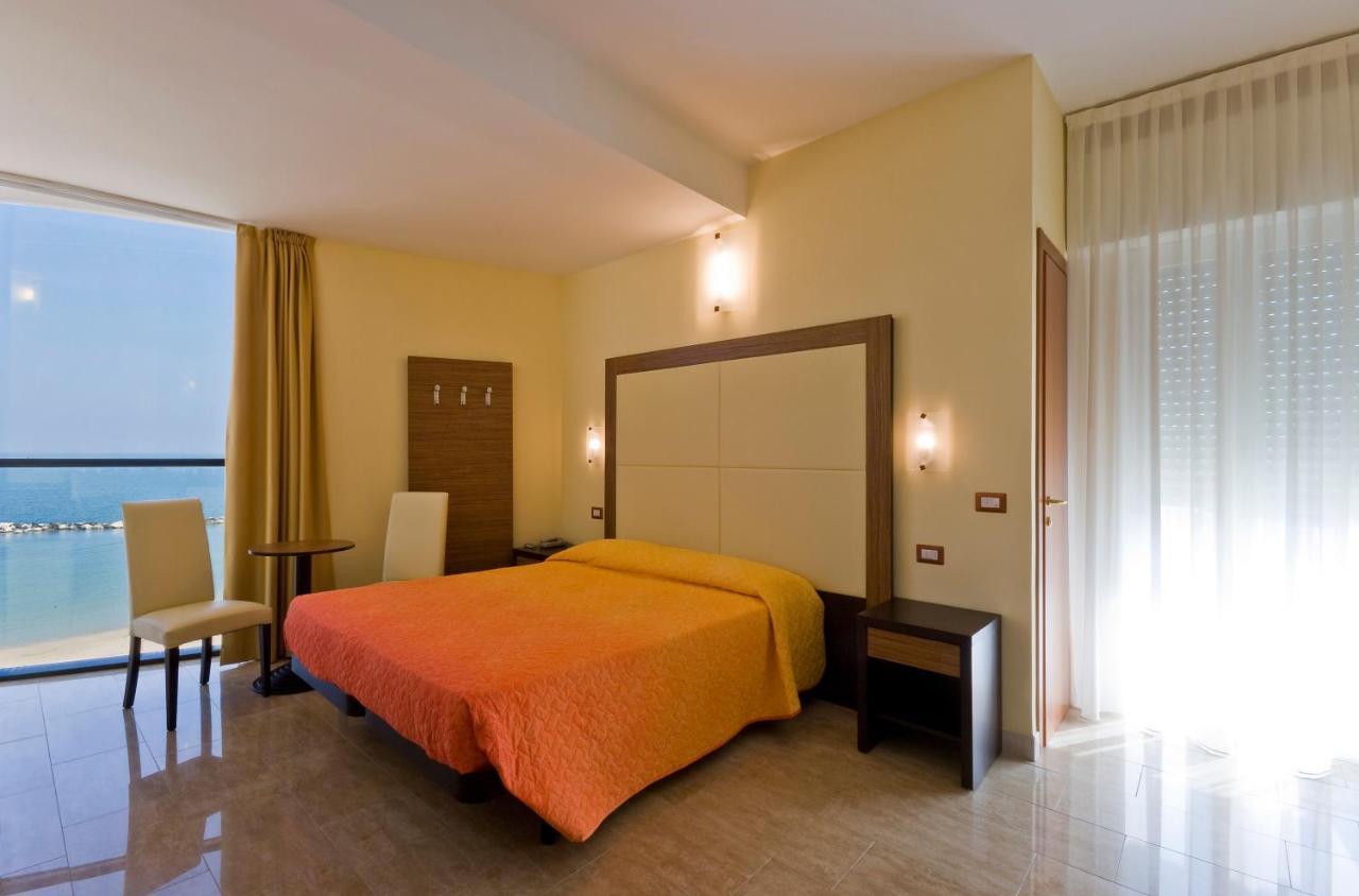 Hotel Ambasciatori Bellaria-Igea Marina Buitenkant foto