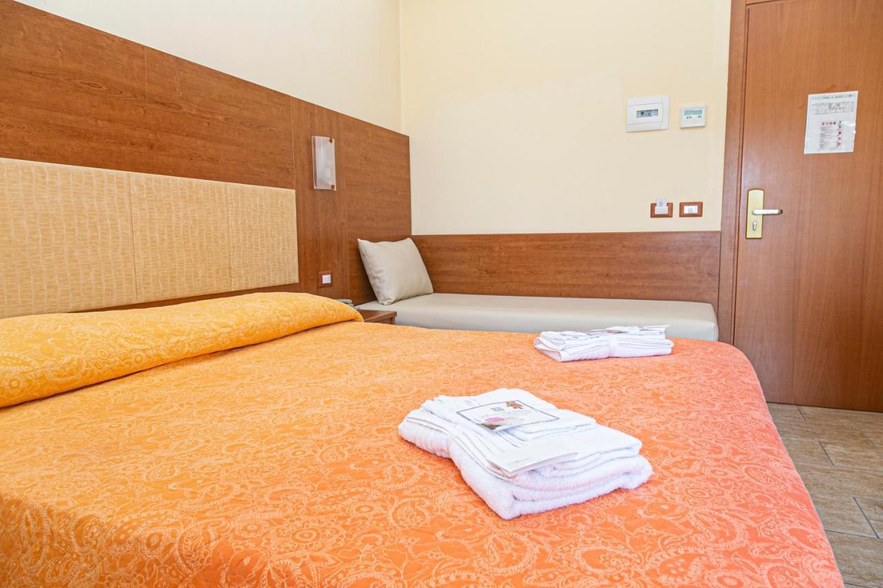 Hotel Ambasciatori Bellaria-Igea Marina Buitenkant foto