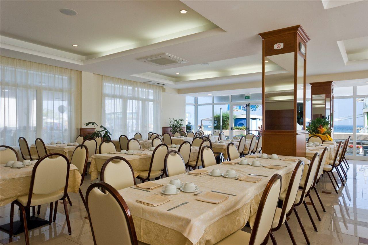 Hotel Ambasciatori Bellaria-Igea Marina Buitenkant foto