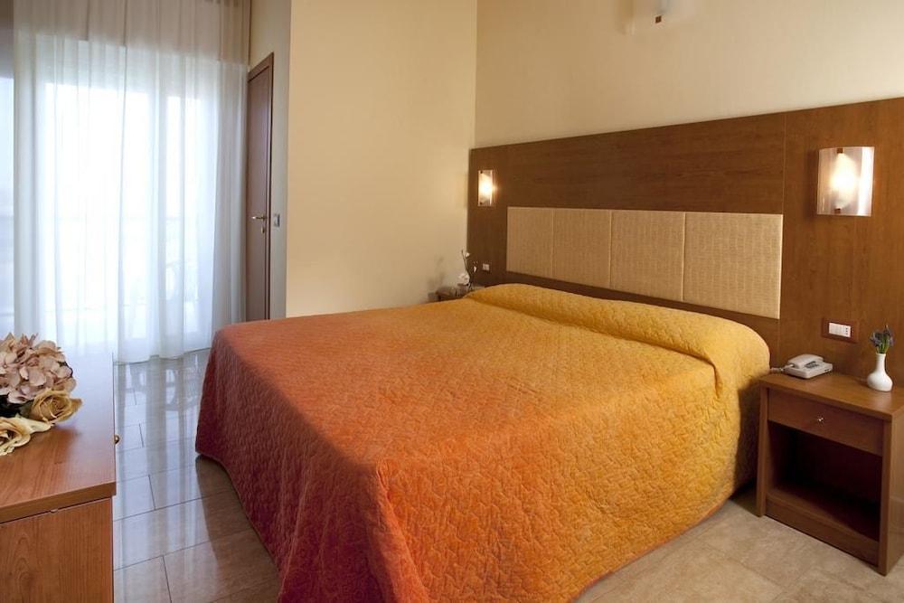 Hotel Ambasciatori Bellaria-Igea Marina Buitenkant foto