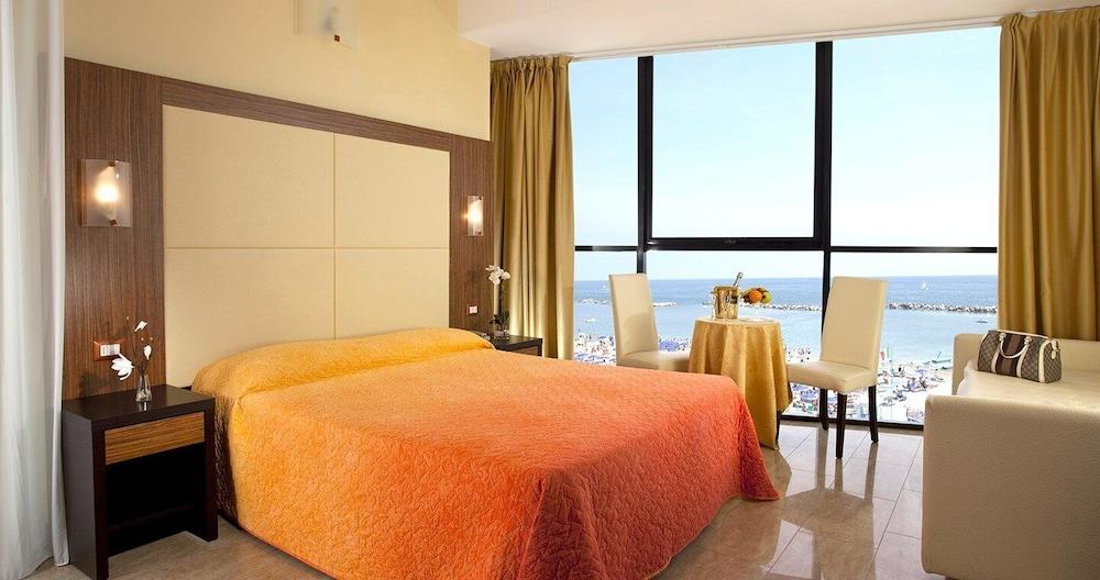 Hotel Ambasciatori Bellaria-Igea Marina Buitenkant foto